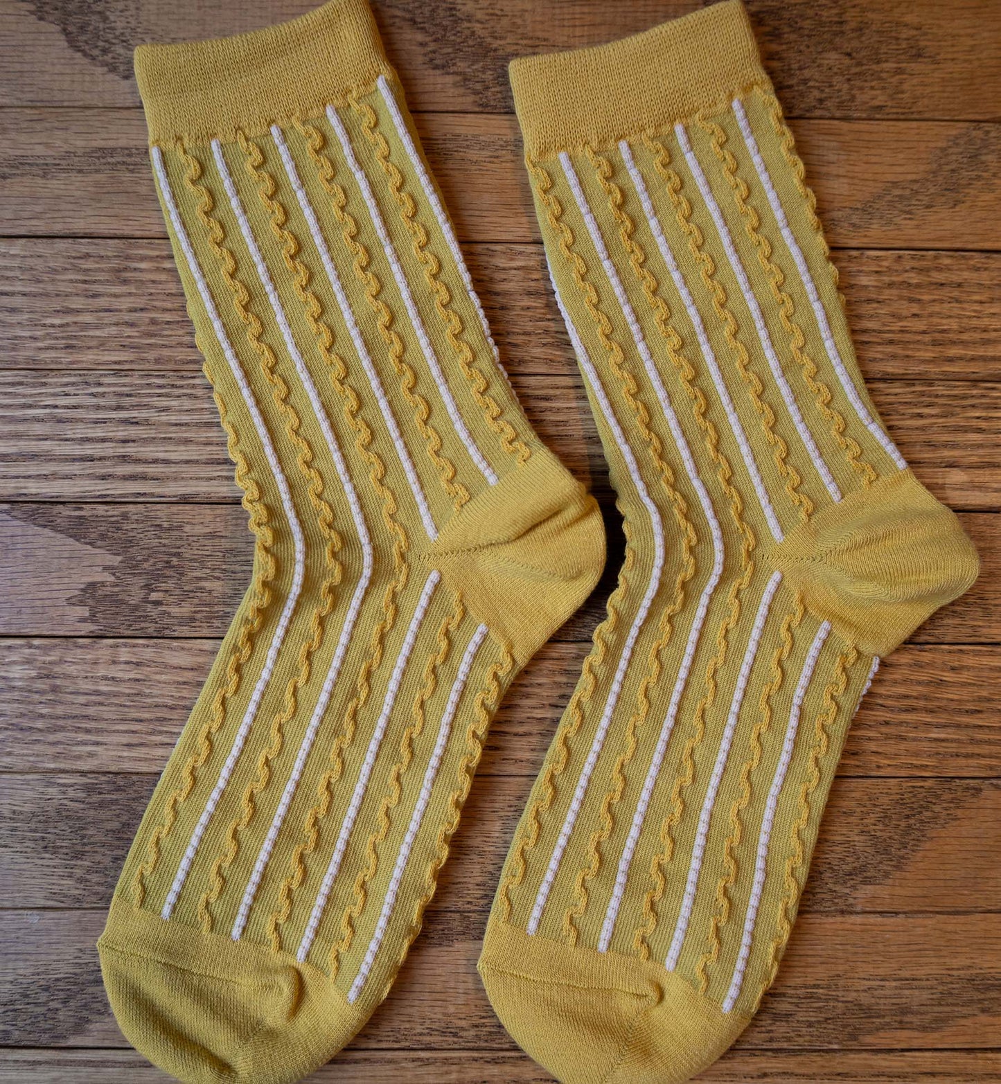 Embossed Stripe Socks