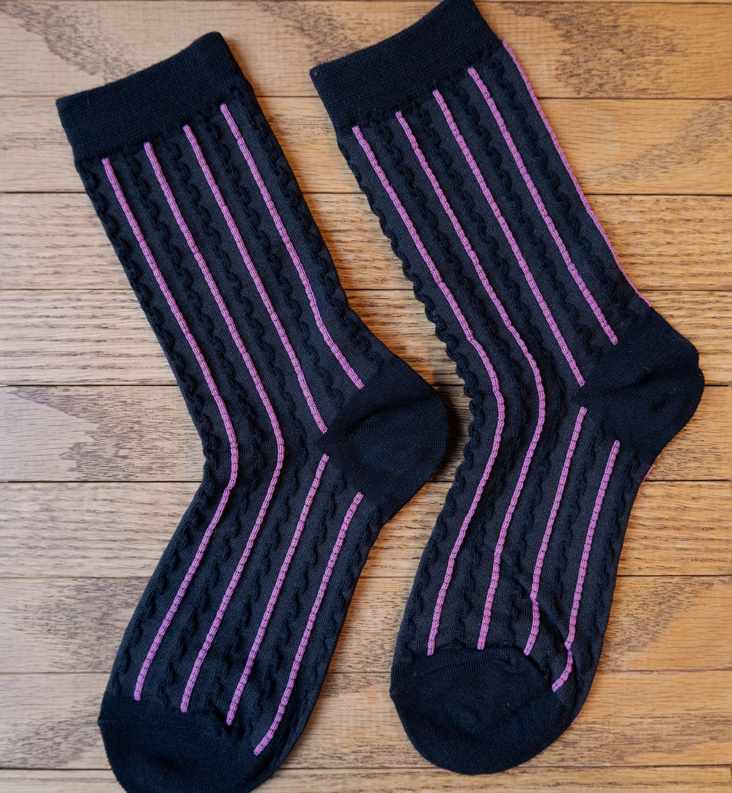 Embossed Stripe Socks