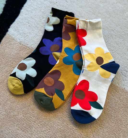 Bold Flower Crew Socks