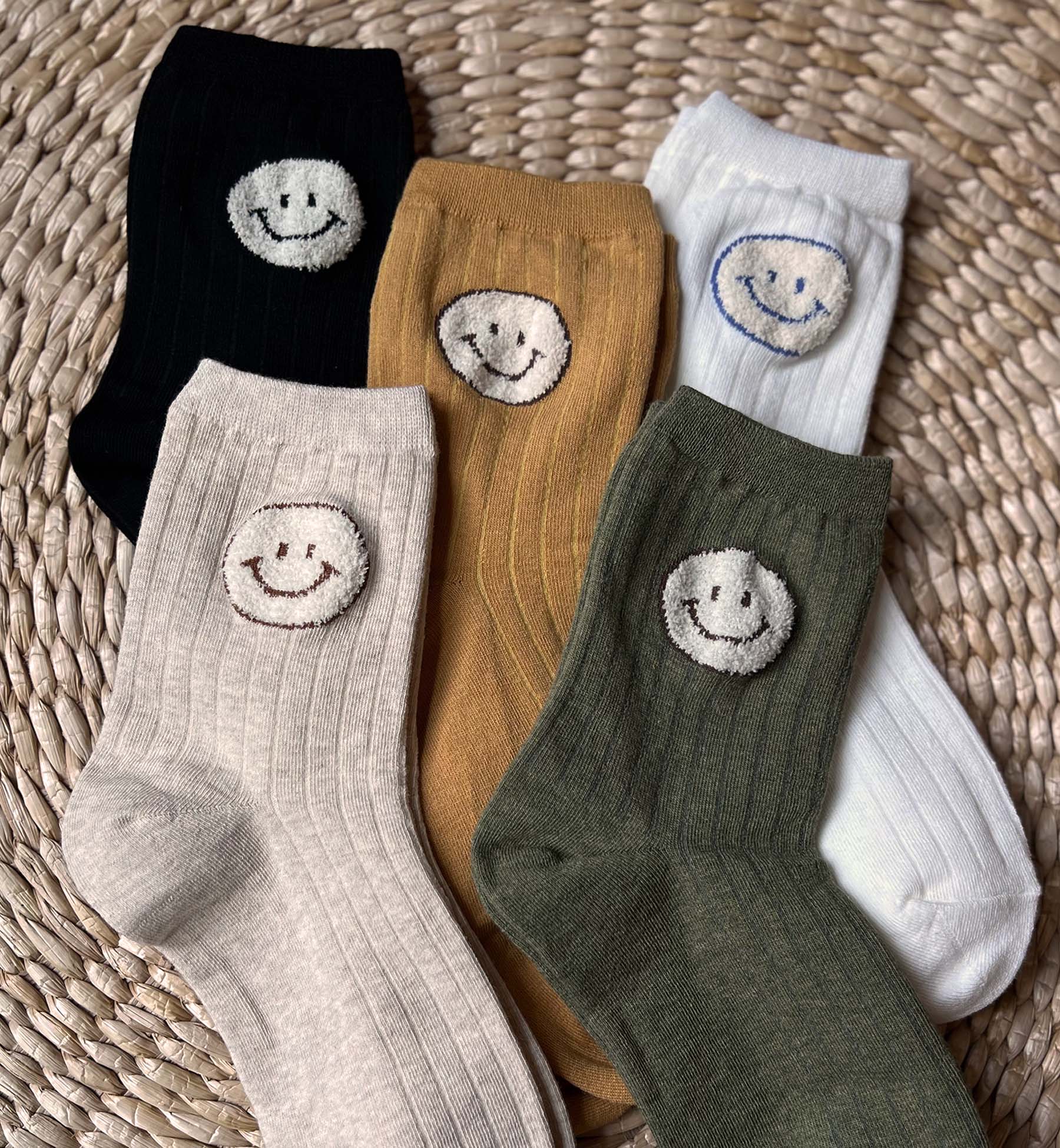 Fluffy Smiley Face Crew Socks – Yangmal Jib